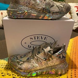 NWT Steve Madden Silver Snake Cliff Sneaker